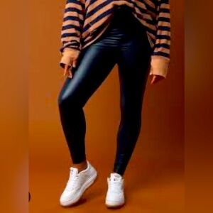 Offline by Aerie Real Luxe Black Faux Leather Leggings XS NWT